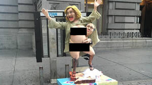 Hillary Rodham Clinton Porn - PHOTOS: Naked statue of Hillary Clinton appears in New York - ABC7 New York