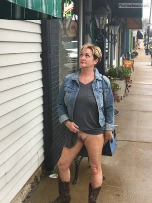 Hairy Flasher - Old cougar flashing hairy cunt on sidewalk