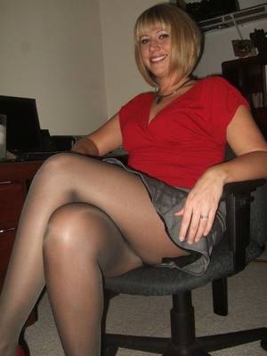 mature pantyhose feet and legs - Sexy Mature Ladies: Sexy Mature Ladies what a great pair of legs !