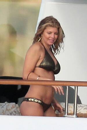 Fergie Ass - Fergie Bikini Photos: Swimsuit Pictures of the Singer | Life & Style