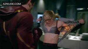 Emily Bett Rickards Porn Videos - EMILY BETT RICKARDS in THE FLASH(2014-) 00:36