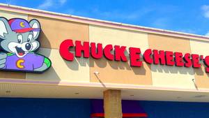 Chuck E Cheese Porn - Family Says They Were Banned from Chuck E. Cheese's for Accusing Employee  of Watching Porn - MUNCHIES