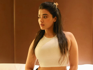 Anushka Sharma Sex - Ketika Sharma Looks Stunning In Tube Top, Fans Can't Stop Dropping Gire  Emojis - News18