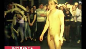 cfnm nudist contest - CFNM: boy perform naked at club - ThisVid.com