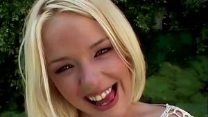 Missy Blonde Porn - Missy Monroe a 19 ans, blonde et belle, elle gagne ses petits pains pour  faire plaisir Ã  nos hommes ... amusez-vous - XVIDEOS.COM