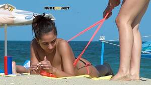 black girls naked beach fun - Nude beach girls casually enjoys a sunny day naked in public - wankoz.com