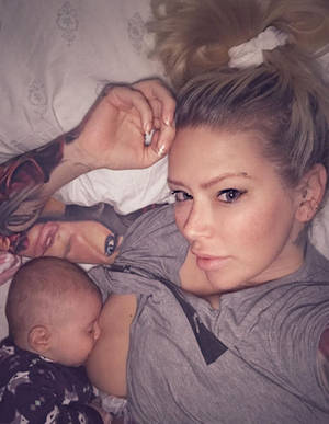 breastfeeding galleries - Jenna Jameson breastfeeding