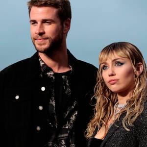 Miley Cyrus Porn Captions Celebrity - Why Am I So Obsessed With Miley Cyrus and Liam Hemsworth's Breakup? | Vogue