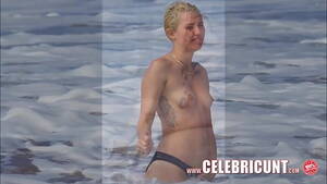 miley cyrus nude beach candid - Miley Cyrus Flaunting Her Hot Nude Body Again - XVIDEOS.COM