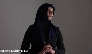 Arab Girl Fucked With Hijab And Abaya - Hot hijab girl fuck stranger visit home