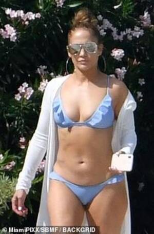 jennifer lopez celebrity upskirt - Jennifer lopez bikini