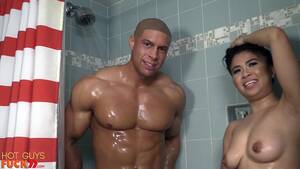 asian bodybuilder fucked - Bodybuilder Fucks His Asian Girlfriend - YOUX.XXX