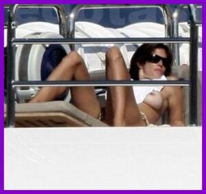 Cindy Crawford Porn Gifs Tumblr - nude-celebz: Cindy Crawford topless on a boat Tumblr Porn