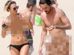 Kaley Cuoco Boob Job Porn - Kaley Cuoco Responds to Hacker by Posting Her Own 'Nude' ...