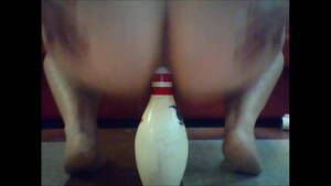 Bowling Pin In Ass - Anal Slut Rides Her Bowling Pin - XVIDEOS.COM