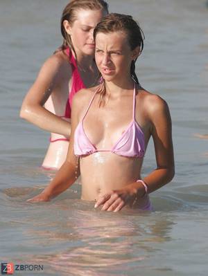 bikini oop nip slip at beach - Remarkable Beach Nipslip by Voyeur TROC