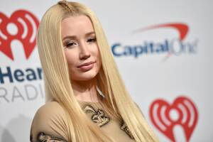 iggy azalea slapping pussy - Iggy Azalea slams person who sent her a vial of semen in the mail: 'Hope  you like the sex offender registry' | The Independent | The Independent