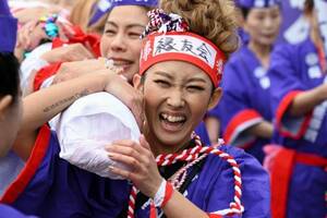 japanese first time nude - Japan: For the first time in 1.250 years, women participated in the  festival (almost) naked