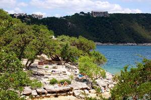 free nudist dam - Hippie Hollow: A Complete Guide to Lake Travis' Nude Beach