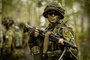 military - Estonian soldier armed with MG3 light machine gun [4928 x 3280] ...