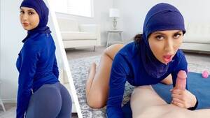 Horny Arab Women - Hijab Hookup - Hot Arab Girl Shows Her Horny Coach Her Big Round Booty And  Bounces It On His Cock - VÃ­deos Pornos Gratuitos - YouPorn