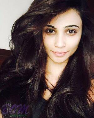 Daisy Shah Porn - Daisy Shah latest selfie - Photo | Picture | Pic Â© BoxOfficeMovies.in