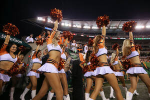 College Cheerleaders Anal Sex Porn - Pro Cheerleaders Say Groping and Sexual Harassment Are Part of the Job -  The New York Times