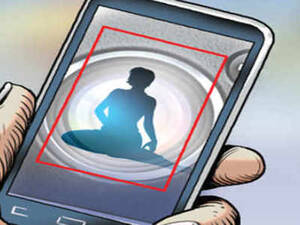 Blackmail Mother Porn - 2 Mumbai girls face porn blackmail, Gujarat man held | Mumbai News - Times  of India