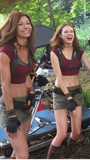 Karen Gillan Upskirt Porn - Karen Gillan and stunt double in Jumanji