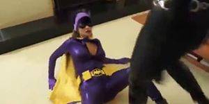 Catwoman Lesbian - Batgirl badly humiliated by Catwoman