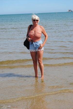 Granny Shaved Pussy Beach - Outdoor Granny Porn Pics & Nude Pictures - AllPantyPics.com