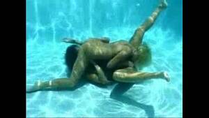 hot lesbians fucking underwate - Exposure - Lesbian underwater sex - XVIDEOS.COM