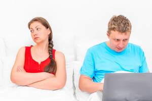 Husband Hurting Wife Watching Porn - Why a Husband's Pornography Use Can be so Painful to so Many Wives â€“  Uniting Couples to Strengthen Families