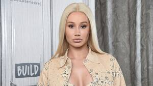 Iggy Azalea Pussy - Iggy Azalea gets candid about 'fake breasts' and OnlyFans