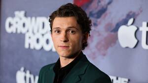 holland xxx - Tom Holland's Gay Sex Scene in 'The Crowded Room' Defended by Fans