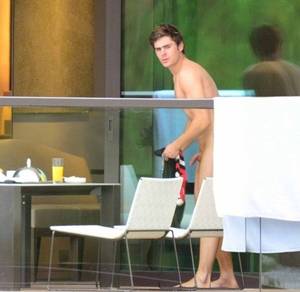 bollywood paparazzi nude - Zac Efron Nude Paparazzi Shots