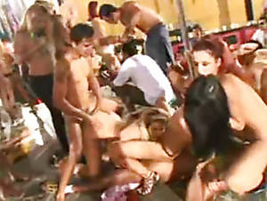 Brazil Carnival Orgy Porn - Crazy Brazilian Carnival Orgy