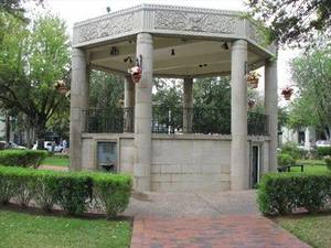 Laredo Texas Star - 1755 â€“ Laredo, Texas is established by the Spaniards San Agustin Plaza,  Laredo,