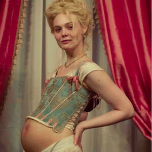 Elle Fanning Porn - Elle Fanning shows off fake baby bump for The Great ï½œ BANG Showbiz English