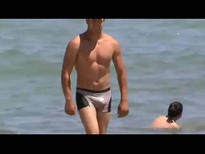 big dick beach bulges - Beach bulge - XVIDEOS.COM