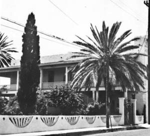 Laredo Texas Star - Exterior of Cayetano de la Garza house, Laredo, Texas :: General Photograph  Collection