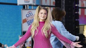 meghan trainer shemale - Meghan Trainor Has Epic Abs, Legs In A Crop Top In A New IG Video