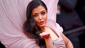 Aishwarya Rai Porn - When Aishwarya Rai shut down a journalist for question on nudity. Watch |  Bollywood - Hindustan Times