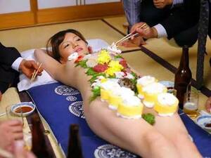 naked japanese food - Nyotaimori is the Japanese practice of serving sushi from the naked body of  a woman. : r/pics
