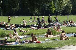 college nudists - Why Munich Went Ahead and Set Up 6 Official 'Urban Naked Zones' - Bloomberg