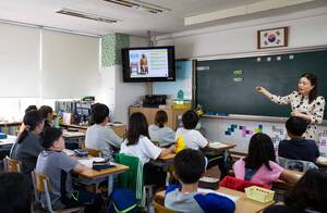 Korean Elementary School Sex - Seoul Brings 'Comfort Women' Dispute Into Classroom - WSJ