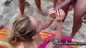 fucking randomly at the beach - Sex with random guys at beach - XVIDEOS.COM