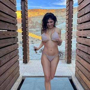 Lebanese American Porn - Photos: Lebanese American former porn star Mia Khalifa crossed all the  limits in the latest photos, See here...